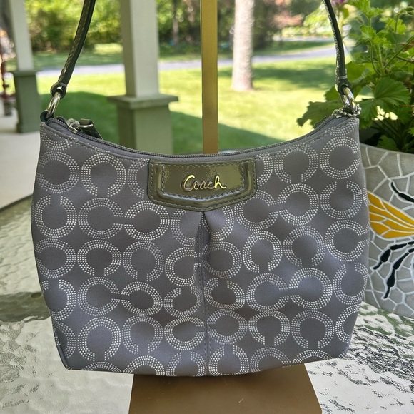 Authentic Coach Ashley Dot op Art Grey signature swing pack Crossbody bag. - Picture 2 of 9